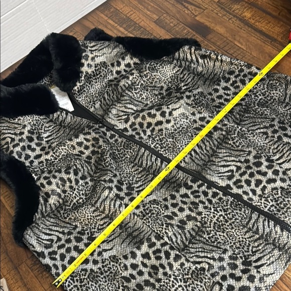 Bob Mackie Leopard Print Vest with faux fur collar and details NWT - Picture 13 of 16
